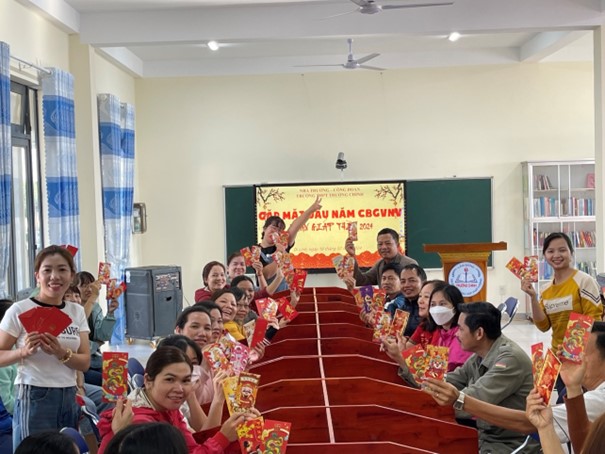 CÔNG ĐOÀN CƠ SỞ THPT TRƯỜNG CHINH PHỐI HỢP VỚI NHÀ TRƯỜNG TỔ CHỨC GẶP MẶT ĐẦU NĂM CHO CÁN BỘ, GIÁO VIÊN, NHÂN VIÊN NHÀ TRƯỜNG