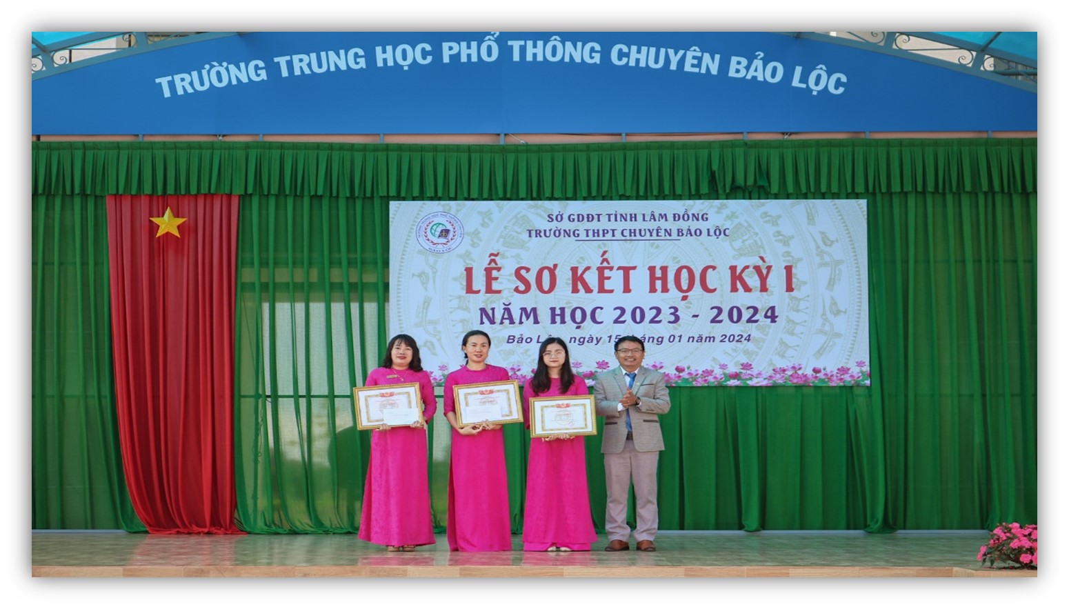 LỄ SƠ KẾT HỌC KÌ I NĂM HỌC 2023 – 2024 CỦA TRƯỜNG THPT CHUYÊN BẢO LỘC