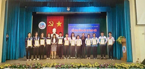 NIỀM VINH QUANG CHÀO NĂM HỌC MỚI