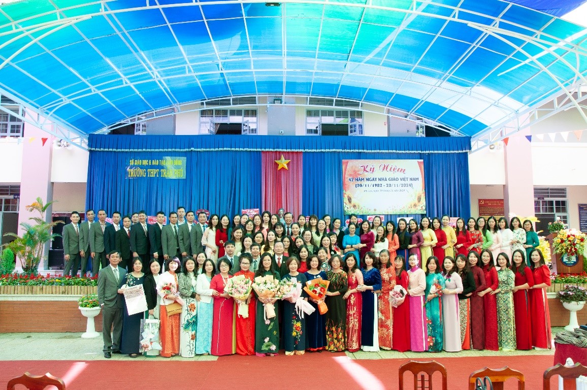 TRƯỜNG THPT TRẦN PHÚ TỔ CHỨC KỶ NIỆM 42 NĂM NGÀY NHÀ GIÁO VIỆT NAM 20/11/1982 – 20/11/2024