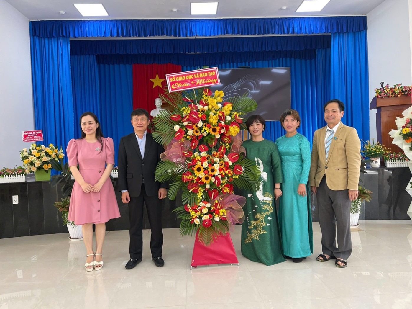 TRUNG TÂM HỖ TRỢ PHÁT TRIỂN GIÁO DỤC HÒA NHẬP TỈNH VÀ CÔNG ĐOÀN TỔ CHỨC THÀNH CÔNG  NGÀY NHÀ GIÁO VIỆT NAM 20 THÁNG 11 NĂM 2024.