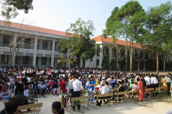 Đoàn trường tổ chức hội thi cắm hoa - Chào mừng ngày Quốc tế Phụ nữ 8-3