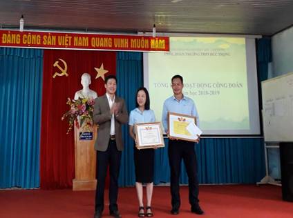 Tổng kết các hoạt động công đoàn và tuyên truyền  chủ quyền biên giới và bình đẳng giới