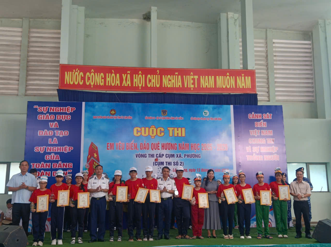 Sở GDĐT cùng Hải đoàn 32 - Bộ Tư lệnh Vùng Cảnh sát biển 3 tổ chức Vòng thi trực tiếp Cụm 2 Cuộc thi “Em yêu biển, đảo quê hương”