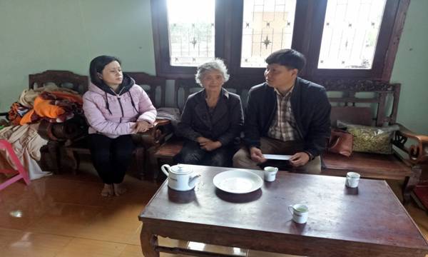 Công đoàn Ngành Giáo dục Lâm Đồng tổ chức thăm gia đình đoàn viên bị tai nạn qua đời