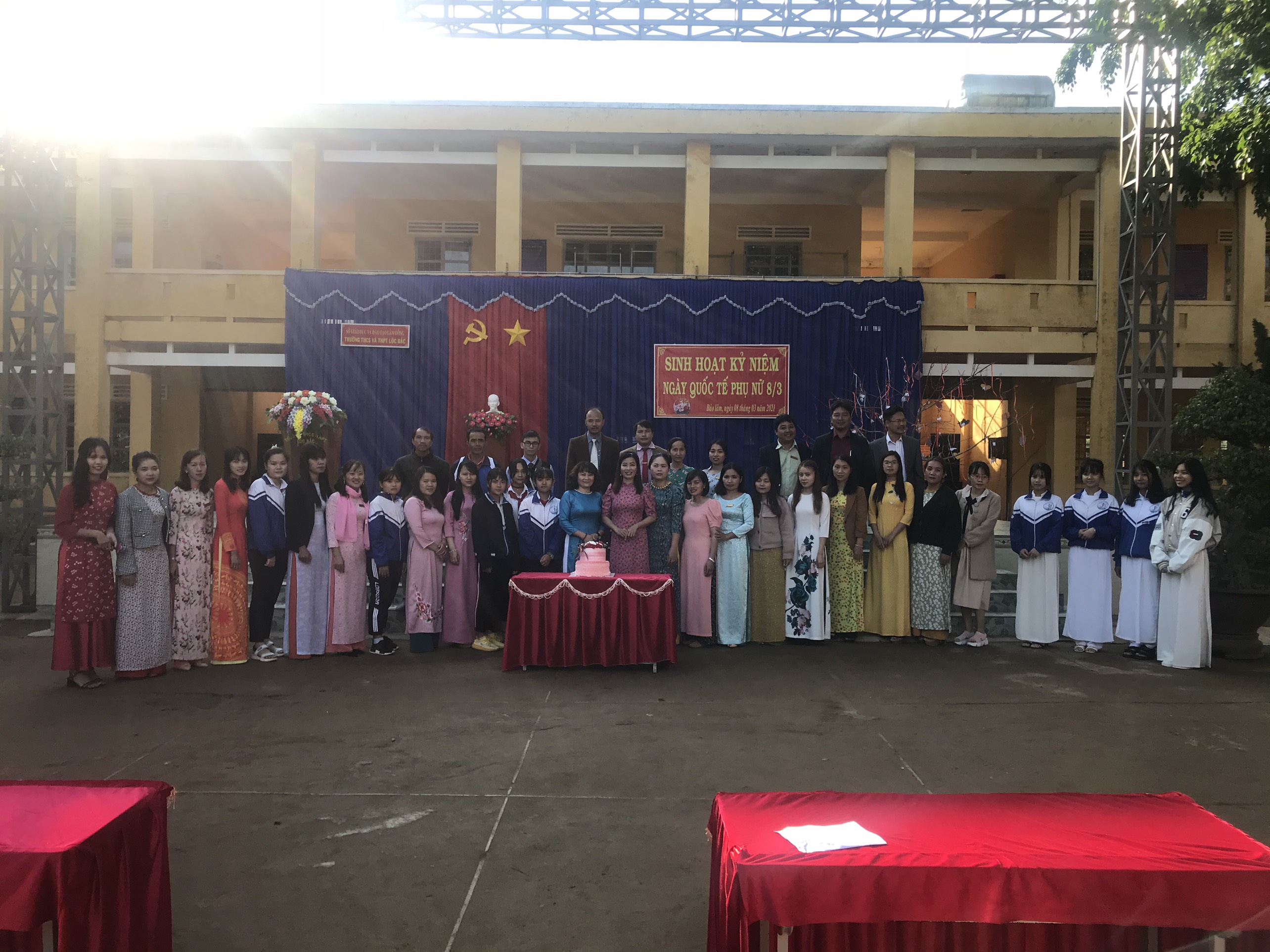 TRƯỜNG THCS & THPT LỘC BẮC LONG TRỌNG TỔ CHỨC   SINH HOẠT KỈ NIỆM NGÀY QUỐC TẾ PHỤ NỮ 8/3