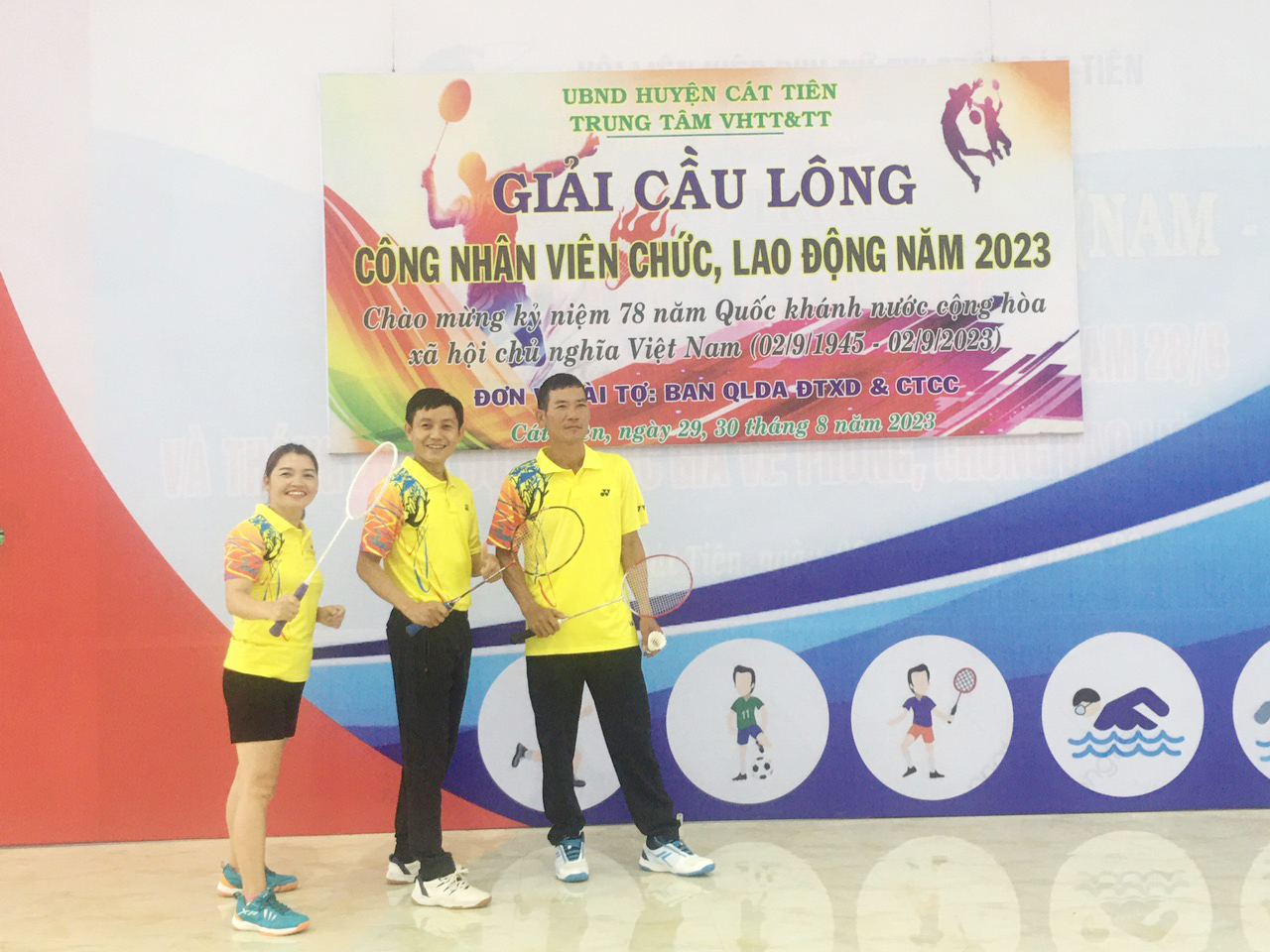 Cán bộ, nhà giáo, người lao động trường THPT Cát Tiên sôi nổi tham gia giải Cầu lông CNVC&NLĐ huyện Cát Tiên năm 2023.