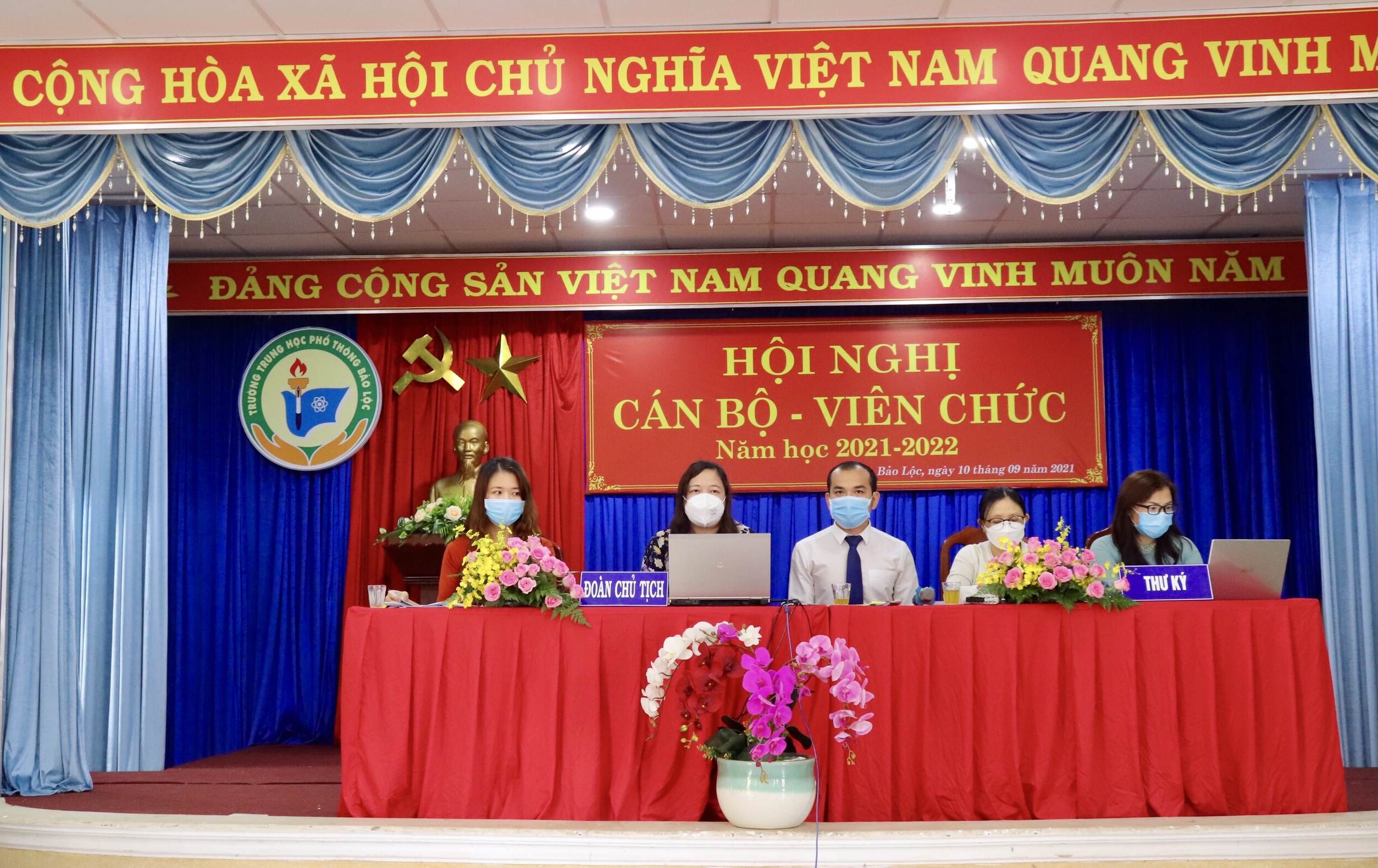 HỘI NGHỊ CÁN BỘ, VIÊN CHỨC NĂM HỌC 2021 - 2022  - HỘI NGHỊ CỦA NIỀM TIN VÀ QUYẾT TÂM
