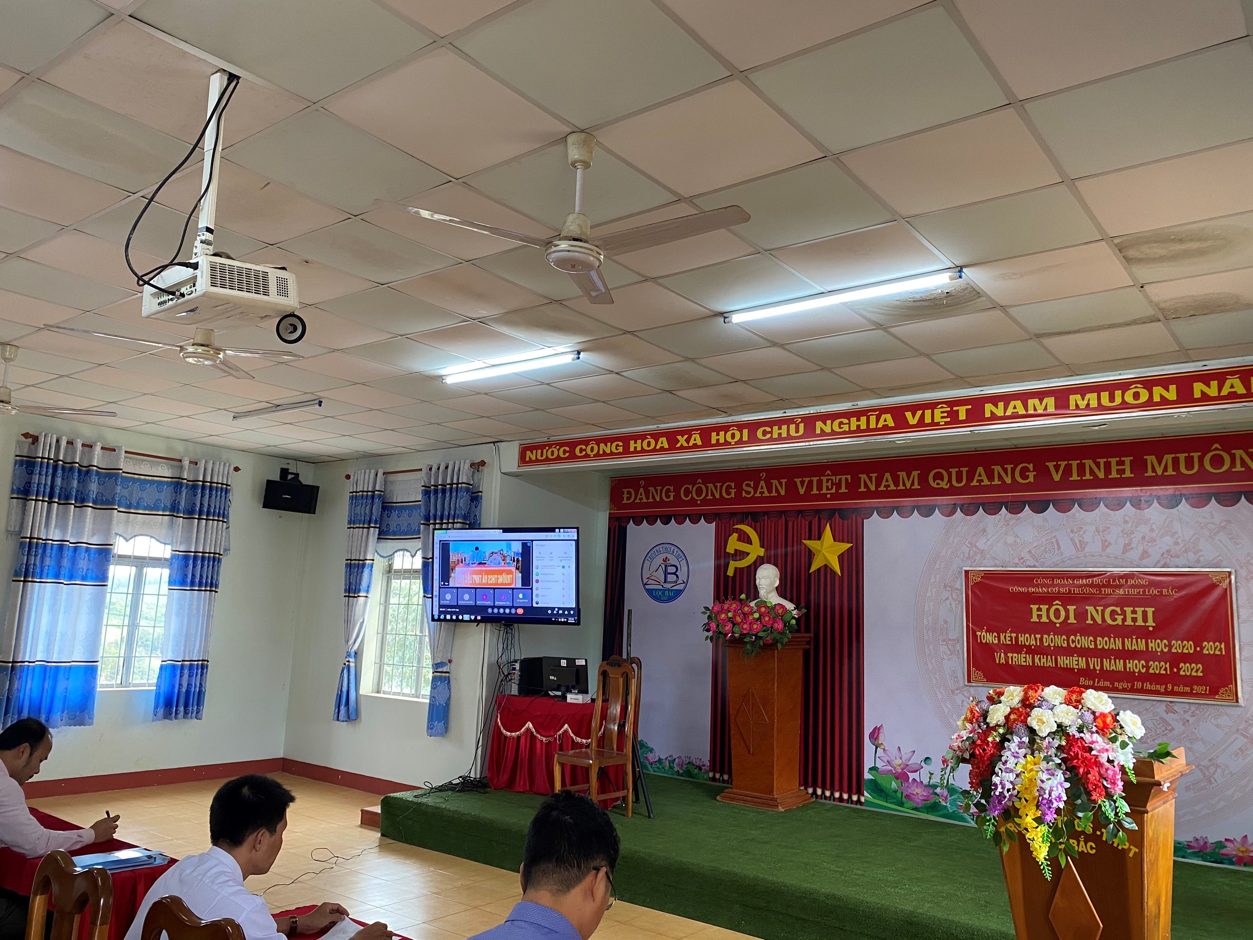 CĐCS TRƯỜNG THCS & THPT LỘC BẮC TỔ CHỨC  HỘI NGHỊ TỔNG KẾT HOẠT ĐỘNG CÔNG ĐOÀN NĂM HỌC 2020-2021  VÀ TRIỂN KHAI NHIỆM VỤ NĂM HỌC 2021-2022