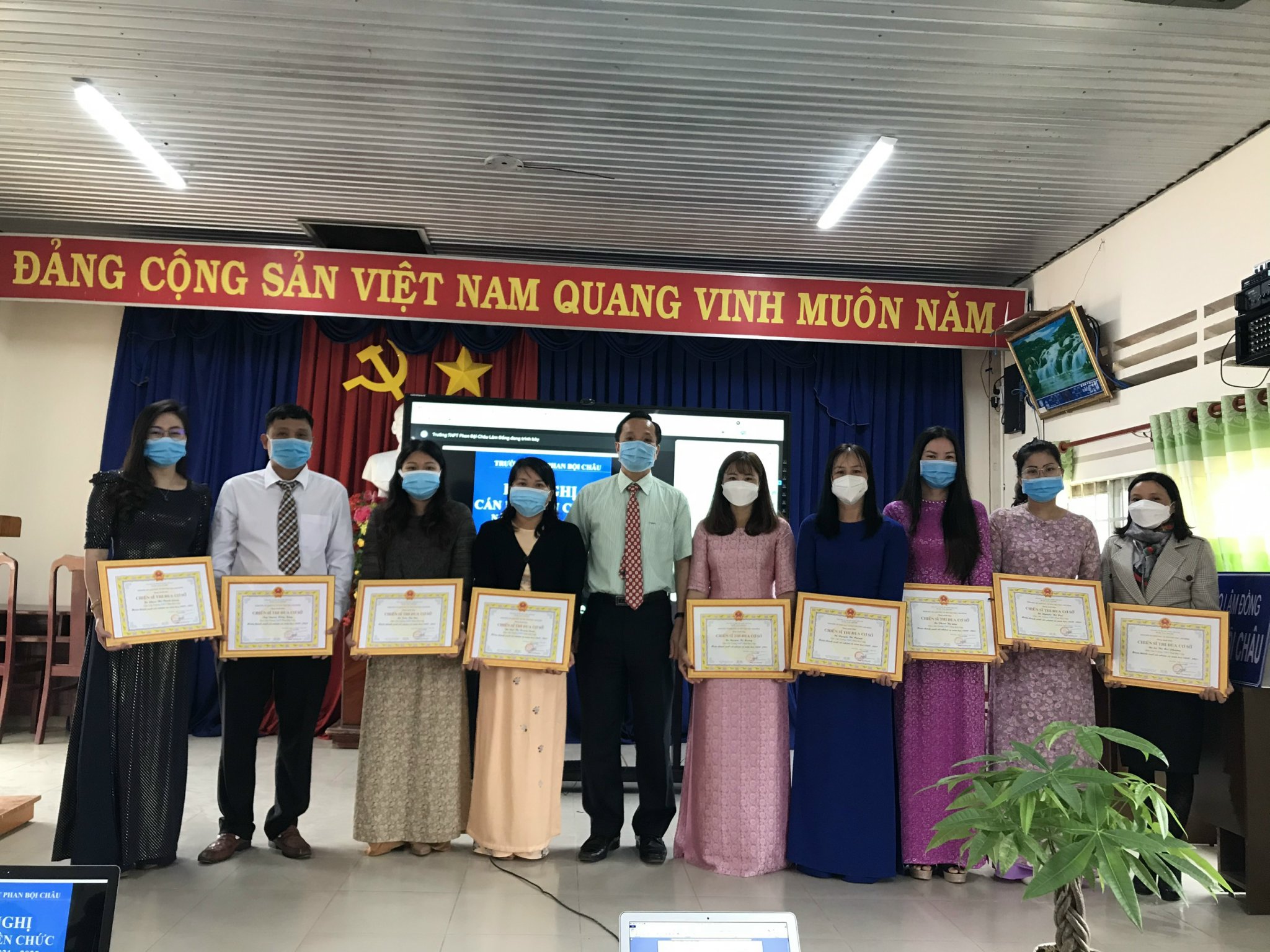 TRƯỜNG THPT LÊ HỒNG PHONG  HỘI NGHỊ CÁN BỘ VIÊN CHỨC NĂM HỌC 2021-2022