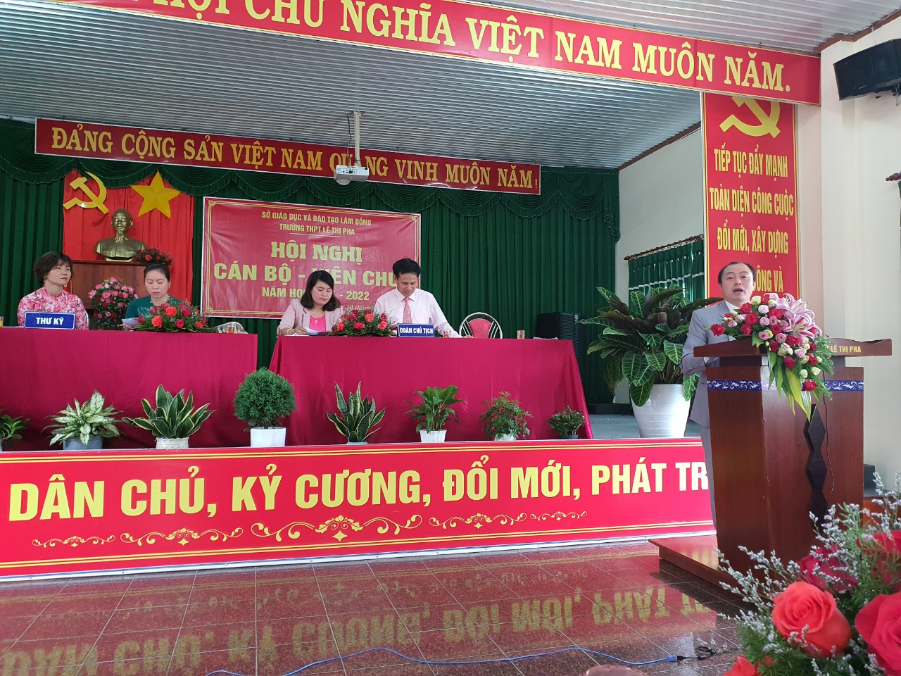 HỘI NGHỊ CÁN BỘ - VIÊN CHỨC  NĂM HỌC 2021- 2022