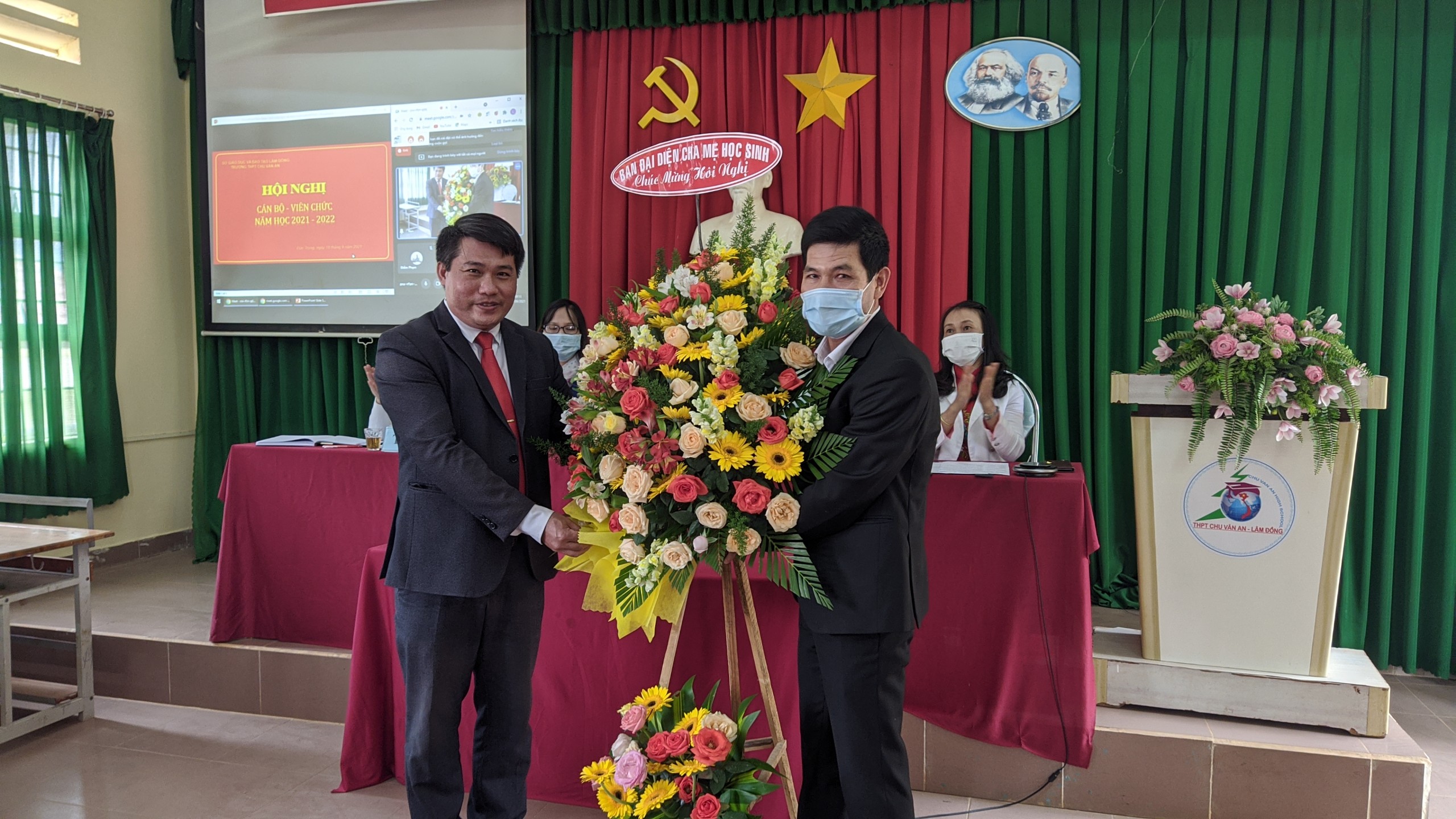 HỘI NGHỊ CB- VC TRƯỜNG THPT CHU VĂN AN  NĂM HỌC 2021-2022