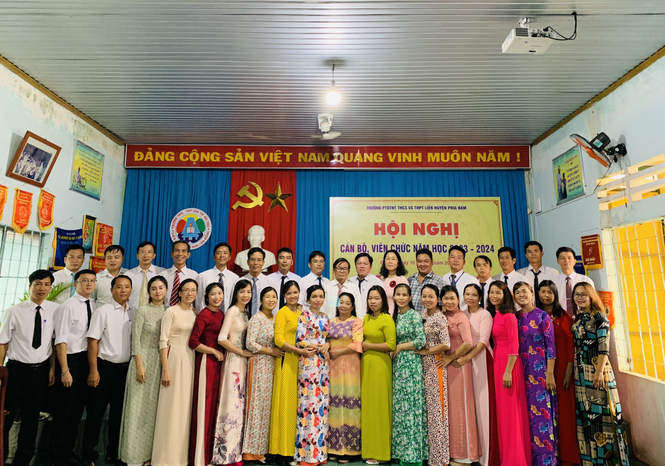 TRƯỜNG PT DTNT THCS&THPT LIÊN HUYỆN PHÍA NAM TỈNH LÂM ĐỒNG TỔ CHỨC THÀNH CÔNG HỘI NGHỊ CÁN BỘ, VIÊN CHỨC NĂM HỌC 2023 – 2024