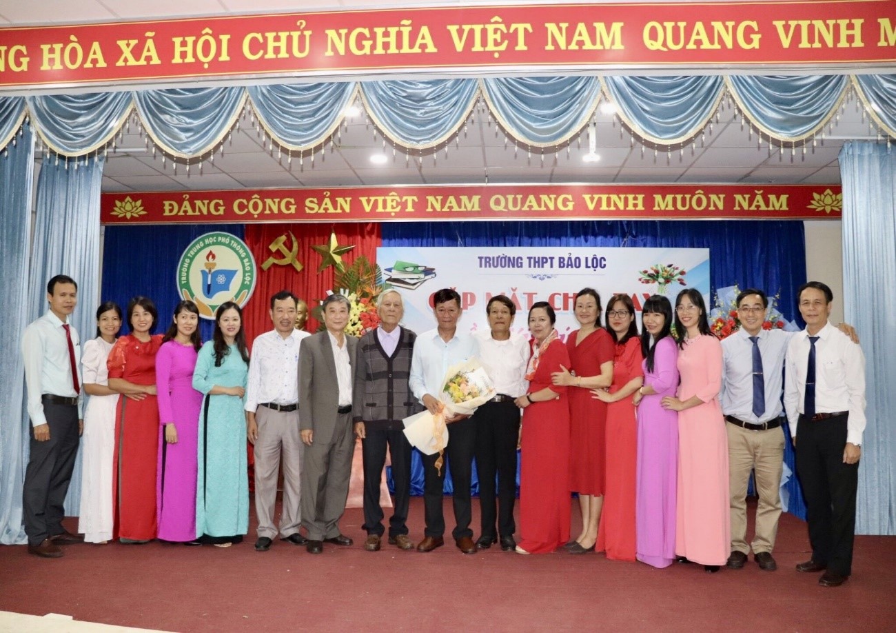 TRÂN QUÝ TÌNH ĐỒNG NGHIỆP