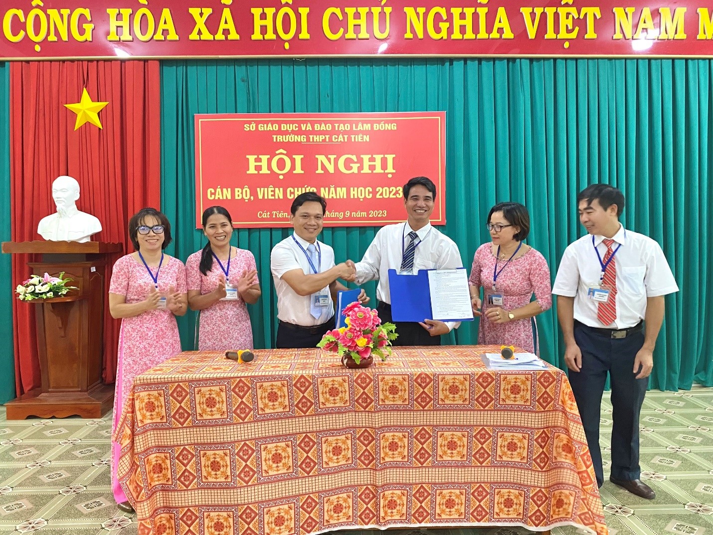 CÔNG ĐOÀN CƠ SỞ VÀ TRƯỜNG THPT CÁT TIÊN PHỐI HỢP  TỔ CHỨC THÀNH CÔNG HỘI NGHỊ CÁN BỘ, VIÊN CHỨC  NĂM HỌC 2023 – 2024