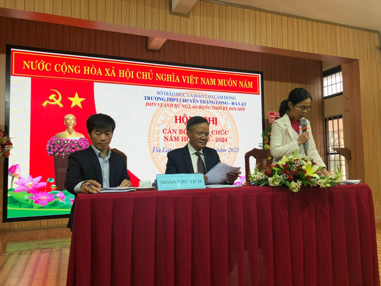 HỘI NGHỊ CÁN BỘ - VIÊN CHỨC TRƯỜNG THPT CHUYÊN THĂNG LONG - ĐÀ LẠT NĂM HỌC 2023-2024 - HỘI NGHỊ CỦA TINH THẦN DÂN CHỦ