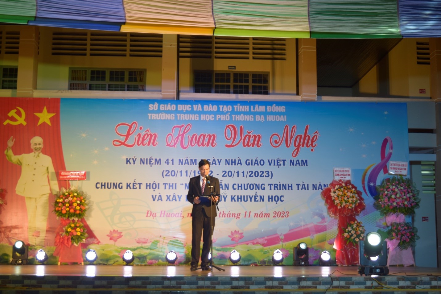 SÔI NỔI CÁC HOẠT ĐỘNG KỶ NIỆM 41 NĂM NGÀY NHÀ GIÁO VIỆT NAM 20/11 CỦA TRƯỜNG THPT ĐẠ HUOAI