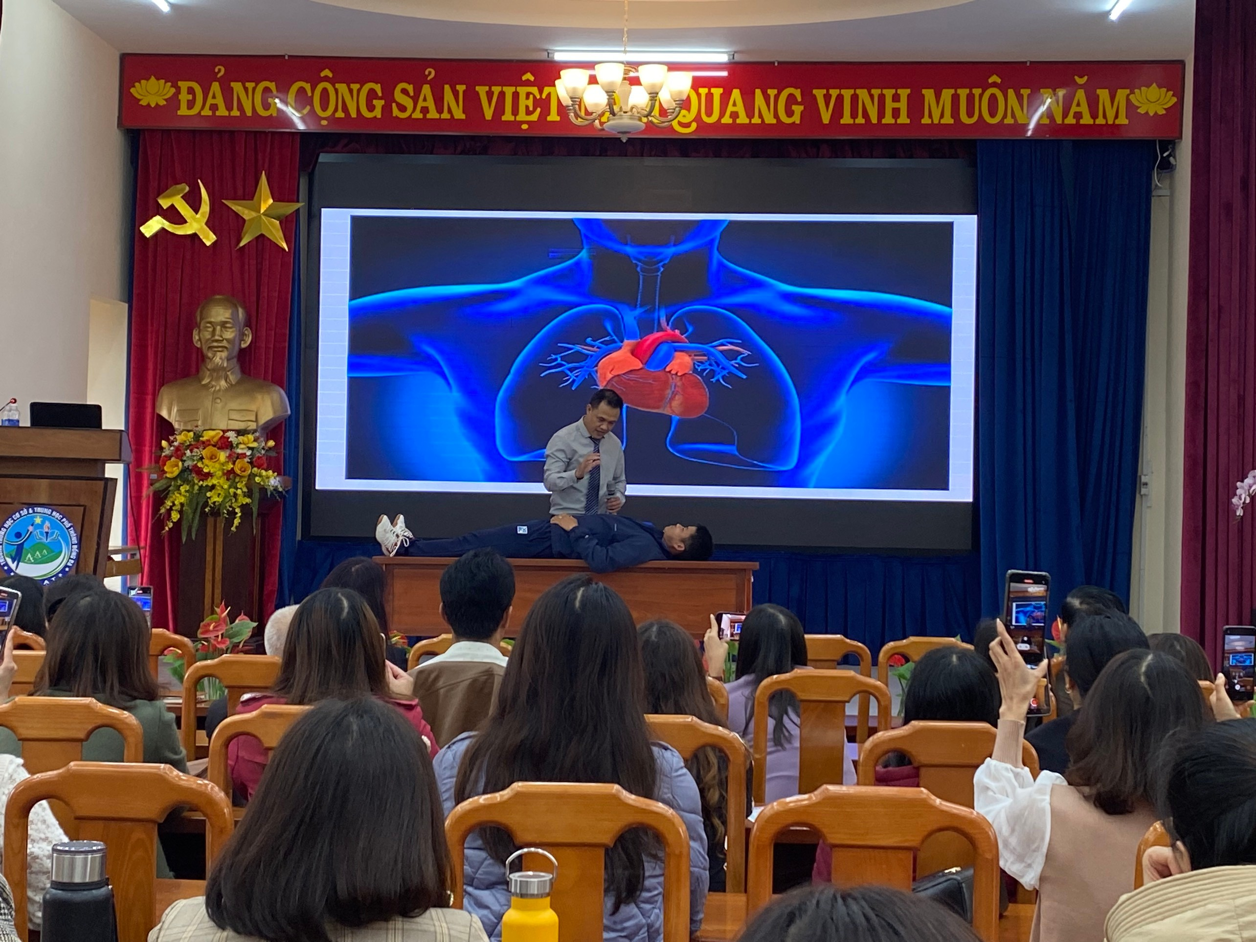 HỘI NGHỊ TẬP HUẤN TRIỂN KHAI, PHÒNG CHỐNG TAI NẠN THƯƠNG TÍCH – KĨ NĂNG SINH TỒN – NHỮNG VẤN NẠN CỦA XÃ HỘI  TẠI TRƯỜNG THCS VÀ THPT ĐỐNG ĐA – ĐÀ LẠT