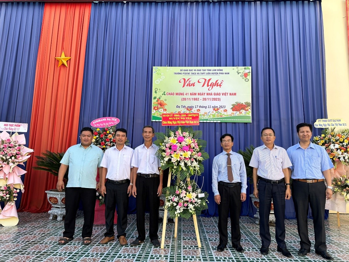 SÔI NỔI CÁC HOẠT ĐỘNG  CHÀO MỪNG NGÀY NHÀ GIÁO VIỆT NAM 20/11 CỦA THẦY VÀ TRÒ TRƯỜNG PTDTNT THCS&THPT LIÊN HUYỆN PHÍA NAM 