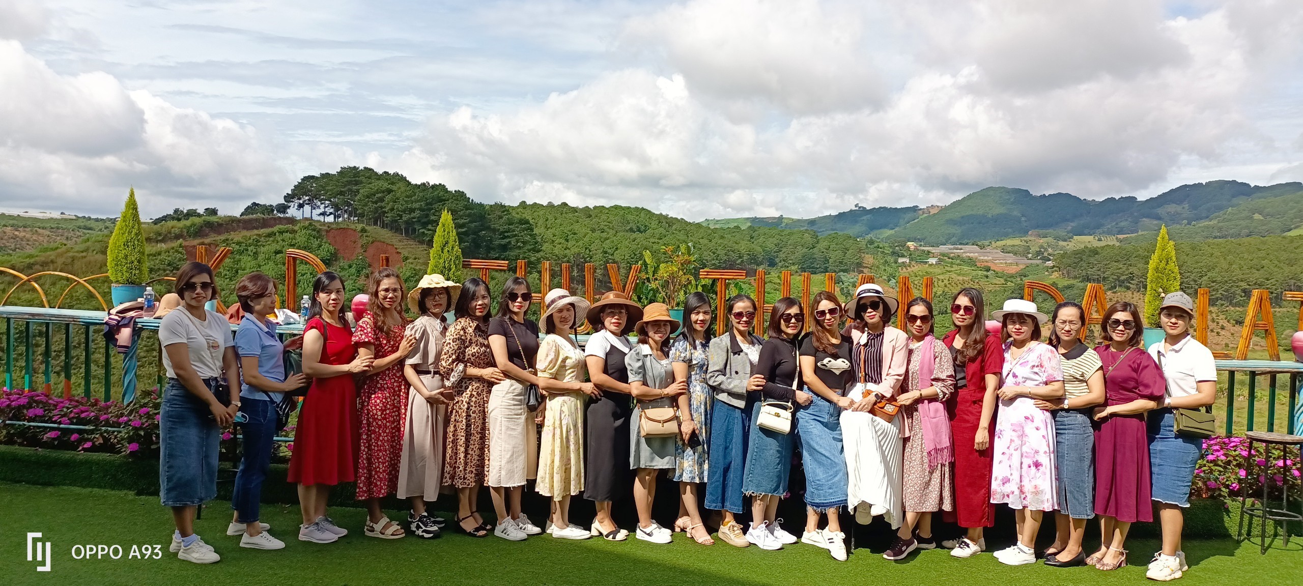 CĐCS TRƯỜNG THPT HOÀNG HOA THÁM TỔ CHỨC THAM QUAN, DÃ NGOẠI CHÀO MỪNG KỶ NIỆM NGÀY 20/10