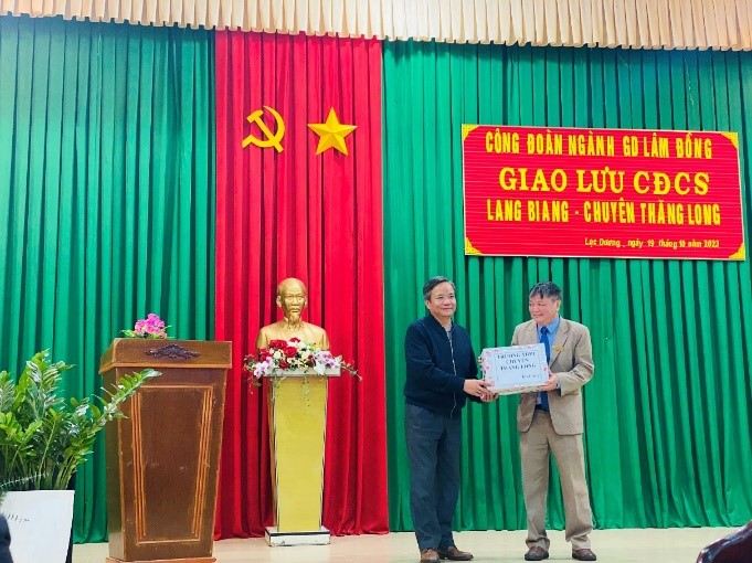 GIAO LƯU GIỮA CĐCS THPT CHUYÊN THĂNG LONG VÀ CĐCS TRƯỜNG THPT LANGBIANG KỈ NIỆM NGÀY PHỤ NỮ VIỆT NAM 20/10.