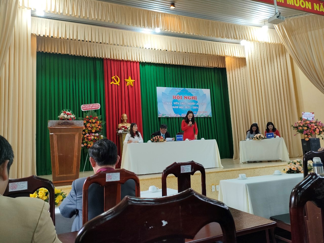 HỘI NGHỊ CÁN BỘ, VIÊN CHỨC NĂM HỌC 2023-2024 TRƯỜNG THPT LANG BIANG THÀNH CÔNG TỐT ĐẸP.
