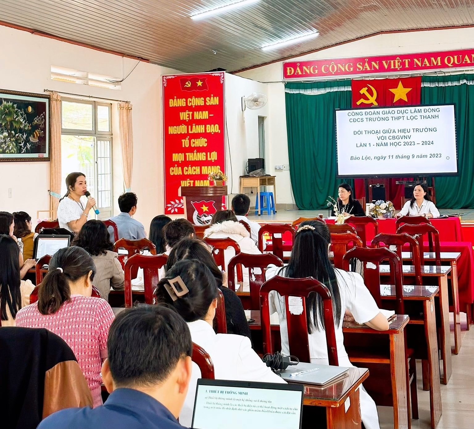 CÔNG ĐOÀN CƠ SỞ TRƯỜNG THPT LỘC THANH TỔ CHỨC HỘI NGHỊ ĐỐI THOẠI GIỮA HIỆU TRƯỞNG VỚI CÁN BỘ, GIÁO VIÊN, NHÂN VIÊN TRONG NHÀ TRƯỜNG