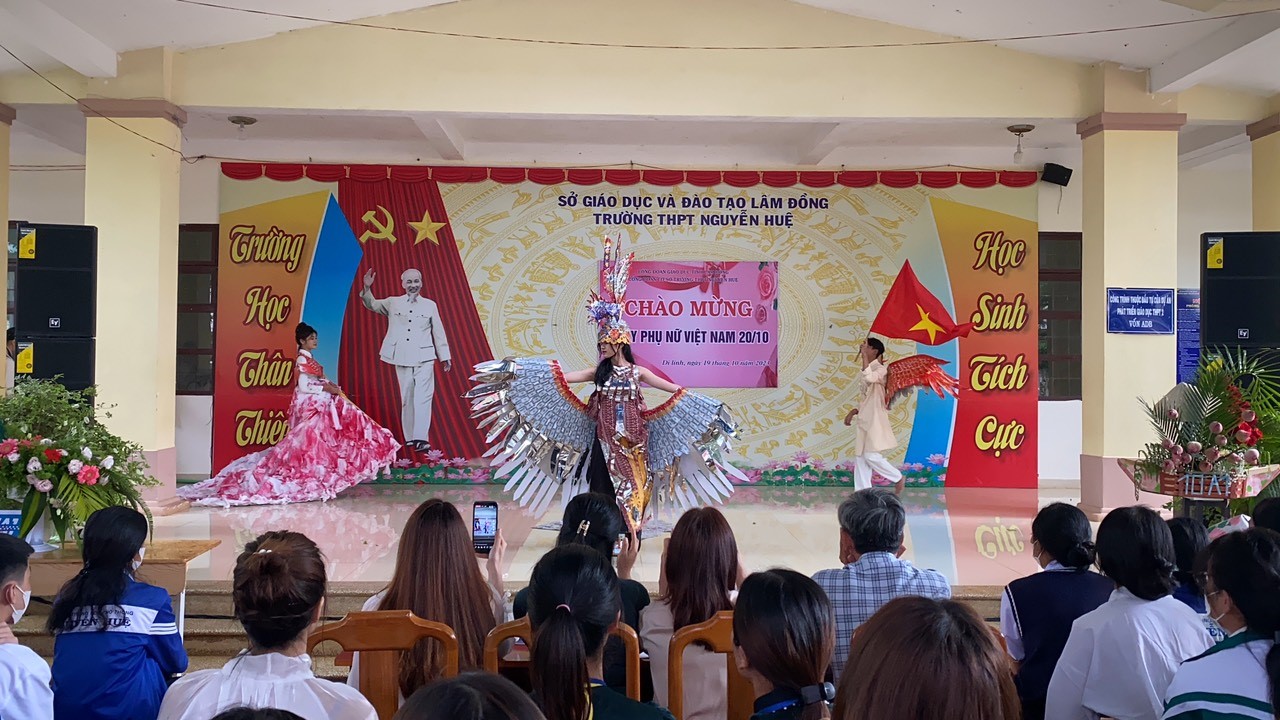 CĐCS TRƯỜNG THPT NGUYỄN HUỆ TỔ CHỨC CÁC HOẠT ĐỘNG CHÀO MỪNG KỶ NIỆM 93 NĂM NGÀY THÀNH LẬP HỘI LIÊN HIỆP PHỤ NỮ VIỆT NAM 20/10