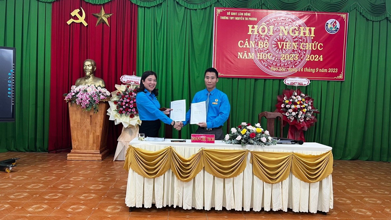 TRƯỜNG THPT NGUYỄN TRI PHƯƠNG TỔ CHỨC THÀNH CÔNG HỘI NGHỊ CÁN BỘ, VIÊN CHỨC NĂM HỌC 2023 – 2024