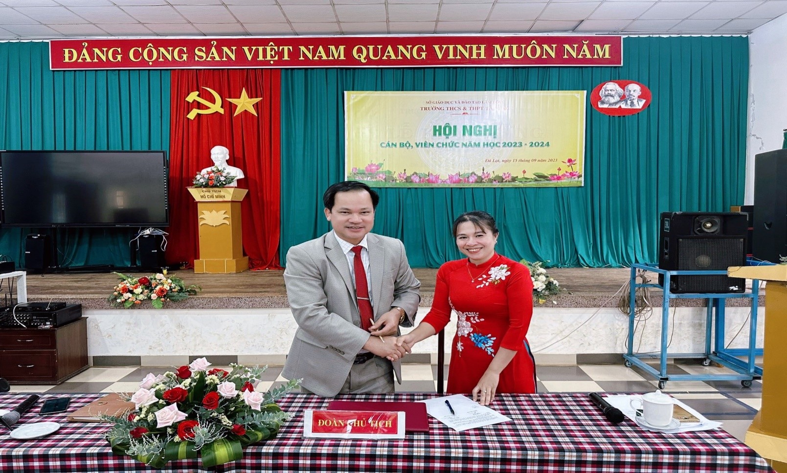 TRƯỜNG THCS & THPT TÀ  NUNG TỔ CHỨC THÀNH CÔNG HỘI NGHỊ CÁN BỘ - VIÊN CHỨC NĂM HỌC 2023-2024