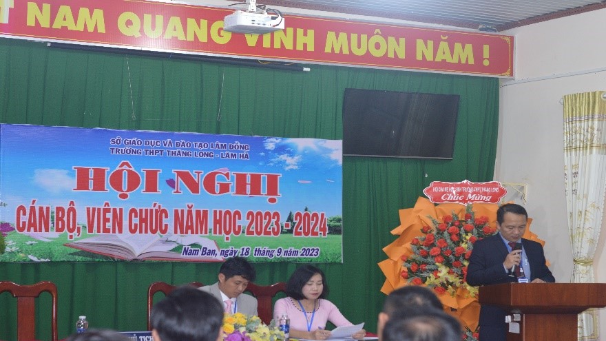 TRƯỜNG THPT THĂNG LONG – LÂM HÀ TỔ CHỨC THÀNH CÔNG HỘI NGHỊ CÁN BỘ - VIÊN CHỨC NĂM HỌC 2023-2024