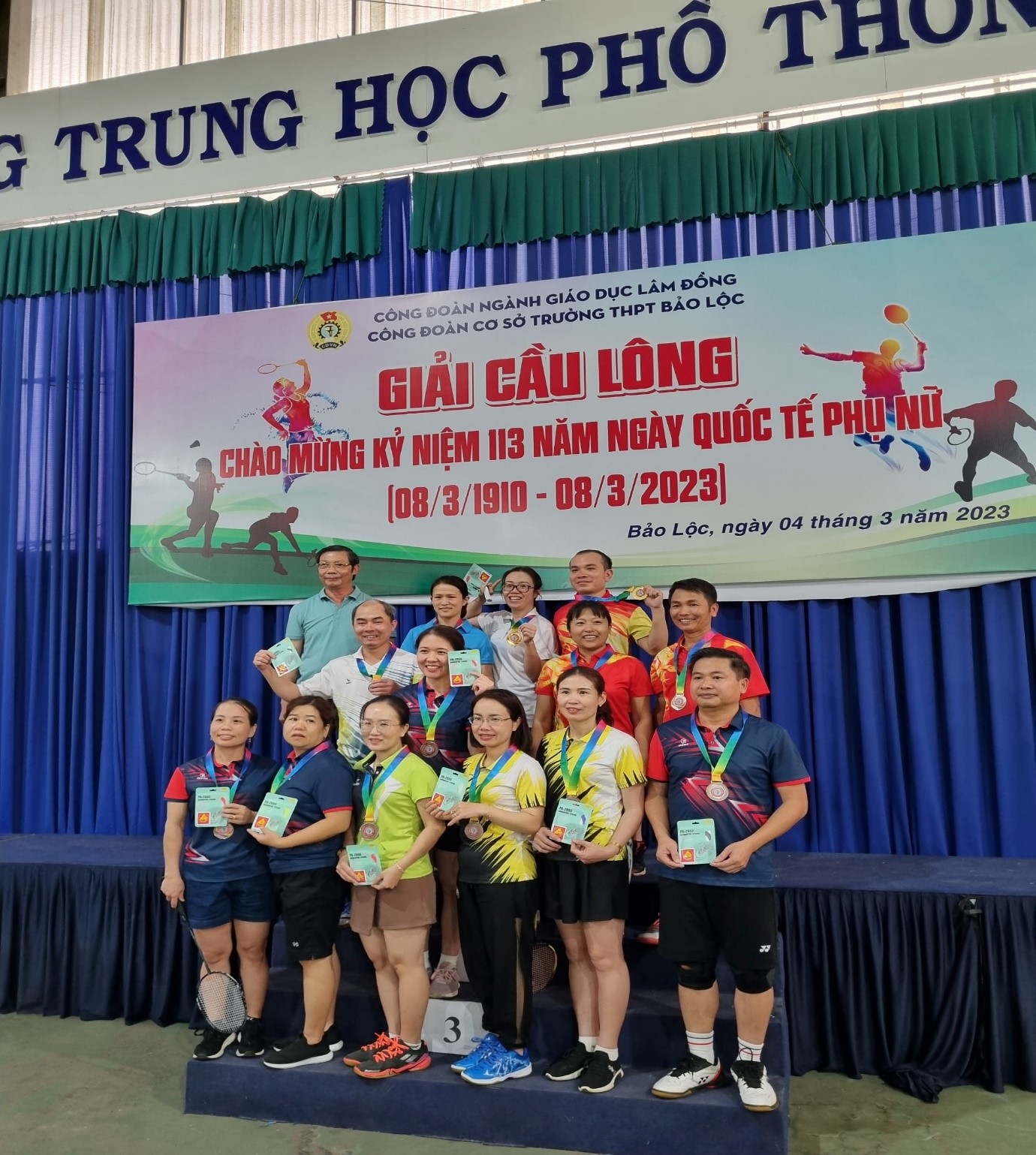 SÔI NỔI GIẢI CẦU LÔNG CHÀO MỪNG KỈ NIỆM 113 NĂM NGÀY QUỐC TẾ PHỤ NỮ CỦA CÔNG ĐOÀN TRƯỜNG THPT BẢO LỘC 