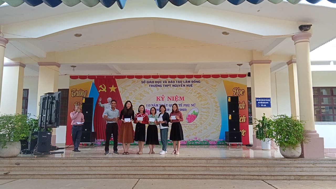 Các hoạt động thể dục thể thao, văn hóa, văn nghệ để chào mừng ngày Quốc tế phụ nữ- Trường THPT Nguyễn Huệ