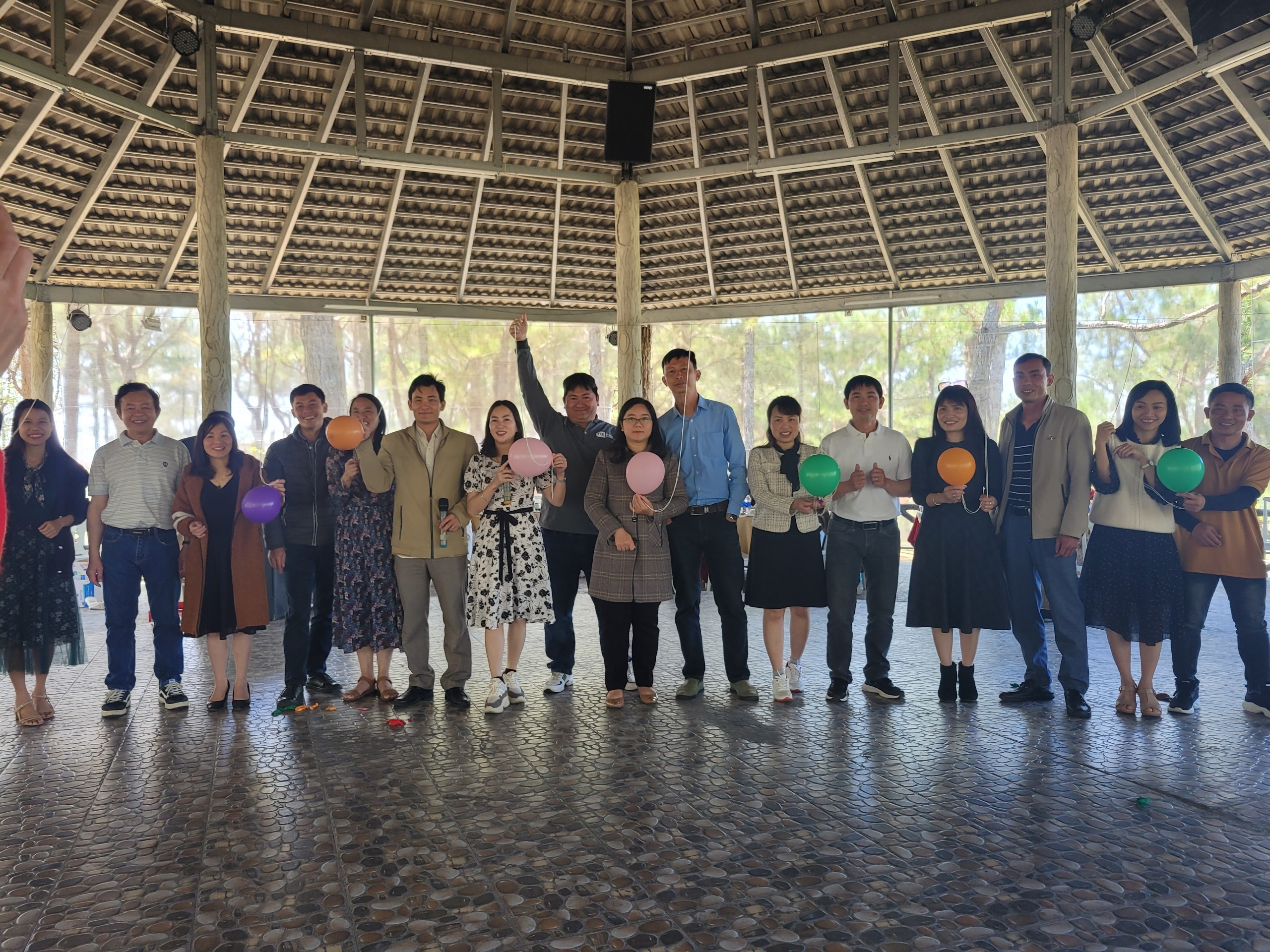 HOẠT ĐỘNG THAM QUAN DÃ NGOẠI 8/3/2023