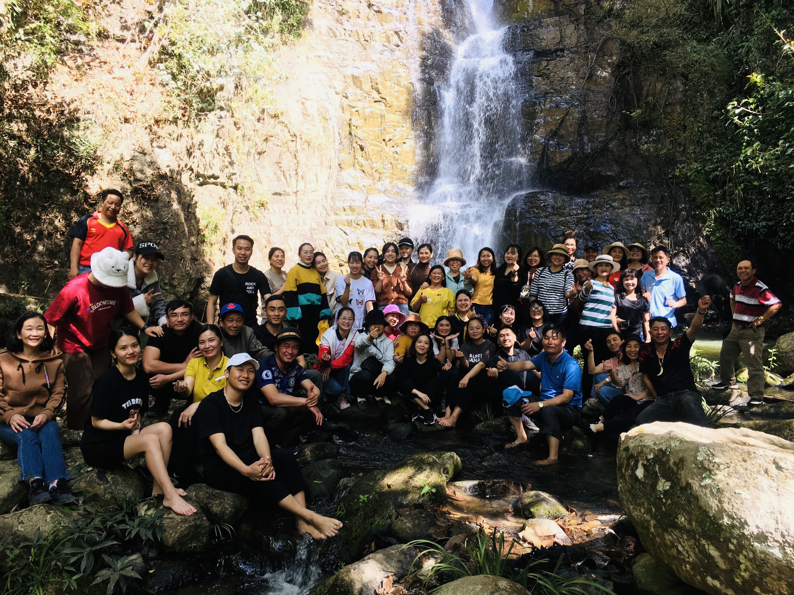 HOẠT ĐỘNG DÃ NGOẠI CHÀO MỪNG 8.3