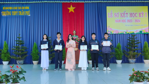 TRƯỜNG THPT TRẦN PHÚ TỔ CHỨC LỄ SƠ KẾT HỌC KỲ 1 NĂM HỌC 2023 – 2024