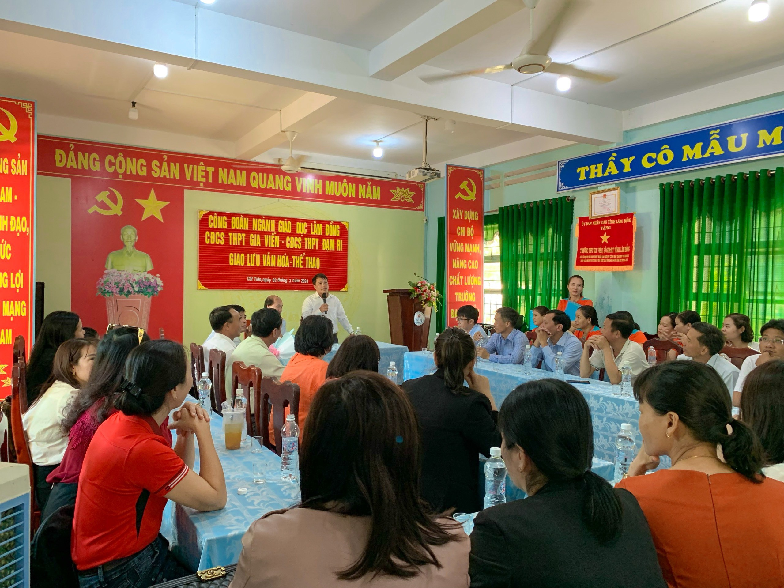 CĐCS TRƯỜNG THPT THỊ TRẤN ĐẠM RI TỔ CHỨC CÁC HOẠT ĐỘNG CHÀO MỪNG NGÀY QUỐC TẾ PHỤ NỮ 