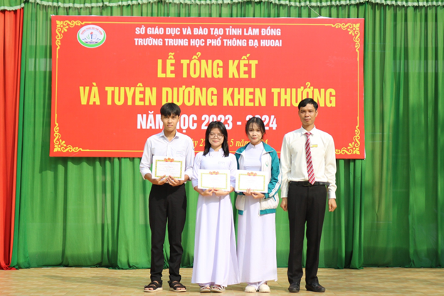 TRƯỜNG THPT ĐẠ HUOAI TỔ CHỨC THÀNH CÔNG LỄ TỔNG KẾT NĂM HỌC 2023-2024