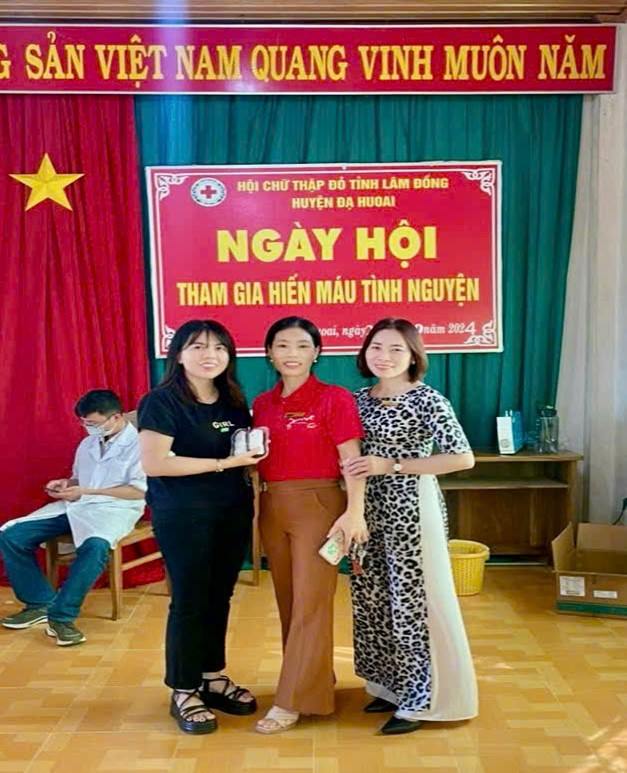 HIẾN MÁU NHÂN ĐẠO- VIỆC LÀM THƯỜNG NIÊN CỦA CÁN BỘ, VIÊN CHỨC, NGƯỜI LAO ĐỘNG TRƯỜNG THPT ĐẠ HUOAI