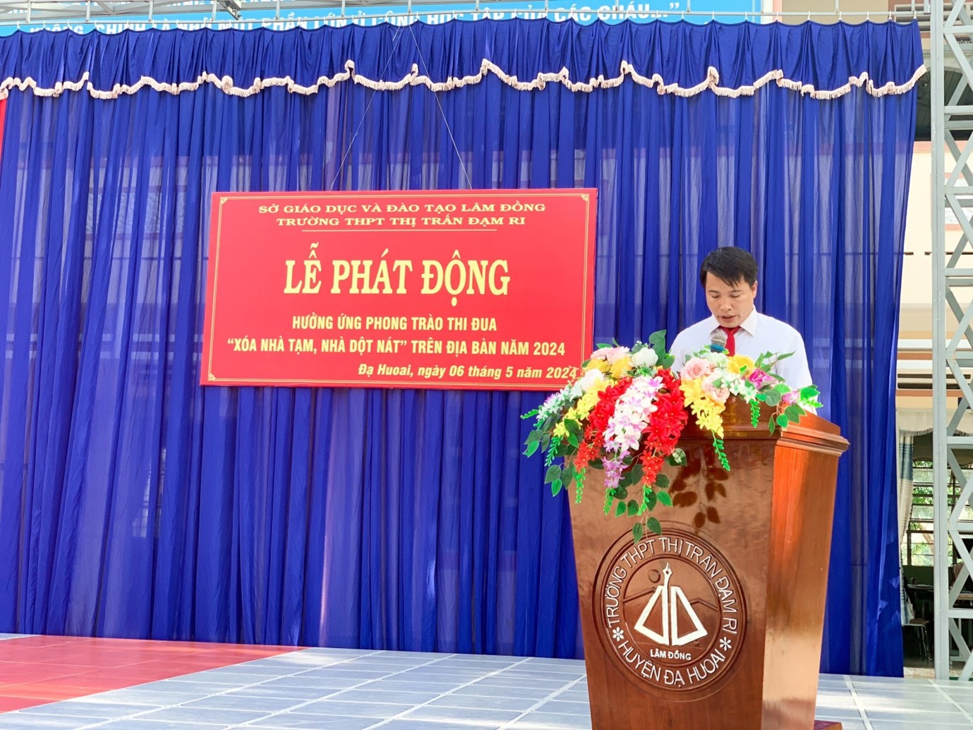 ĐOÀN VIÊN CĐCS TRƯỜNG THPT THỊ TRẤN ĐẠM RI HƯỞNG ỨNG PHONG TRÀO THI ĐUA “XÓA NHÀ TẠM, NHÀ DỘT NÁT” NĂM 2024