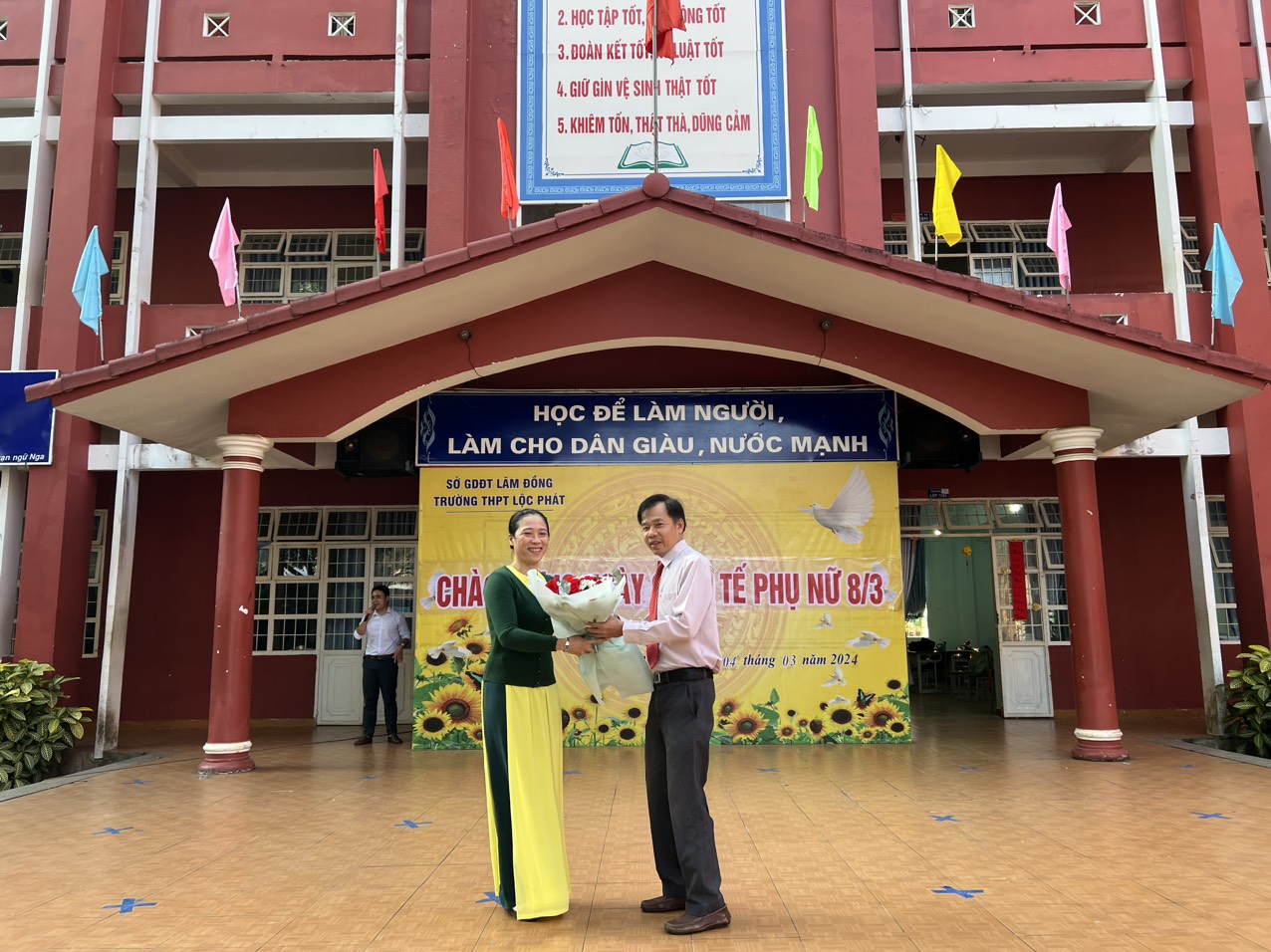 CÔNG ĐOÀN TRƯỜNG THPT LỘC PHÁT TỔ CHỨC CÁC HOẠT ĐỘNG CHÀO MỪNG NGÀY QUỐC TẾ PHỤ NỮ 8/3