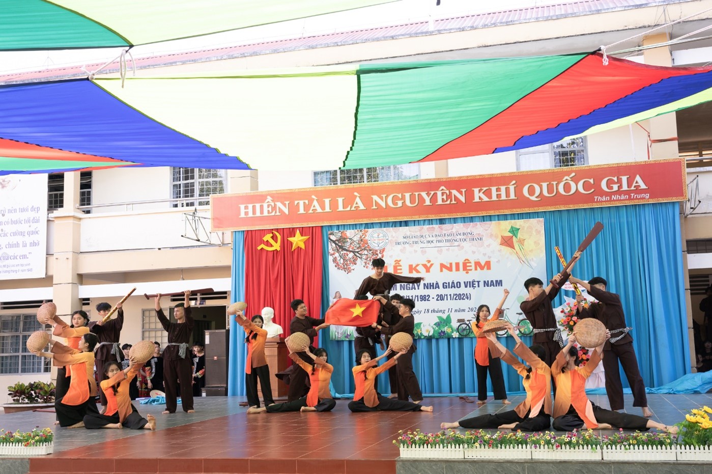 TRƯỜNG THPT LỘC THANH TỔ CHỨC KỶ NIỆM 42 NĂM NGÀY NHÀ GIÁO VIỆT NAM 20/11/1982 – 20/11/2024