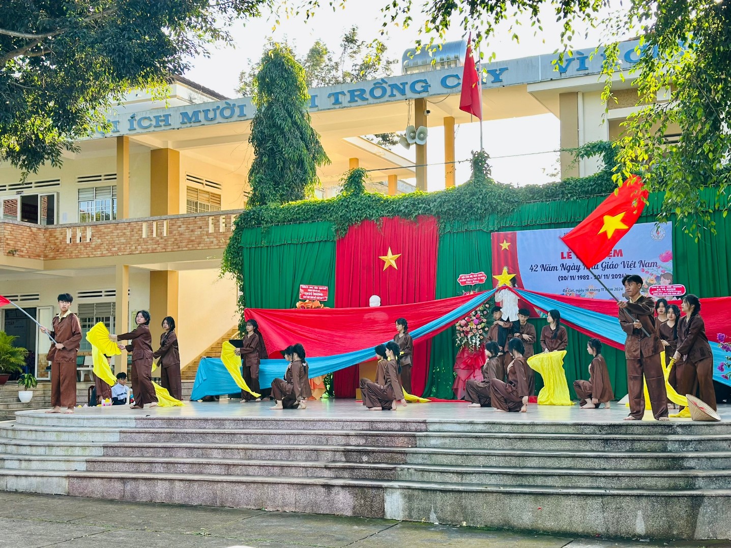 CÔNG ĐOÀN TRƯỜNG THCS& THPT TÀ NUNG SÔI NỔI CÁC HOẠT ĐỘNG CHÀO MỪNG 42 NĂM NGÀY NHÀ GIÁO VIỆT NAM 20/11