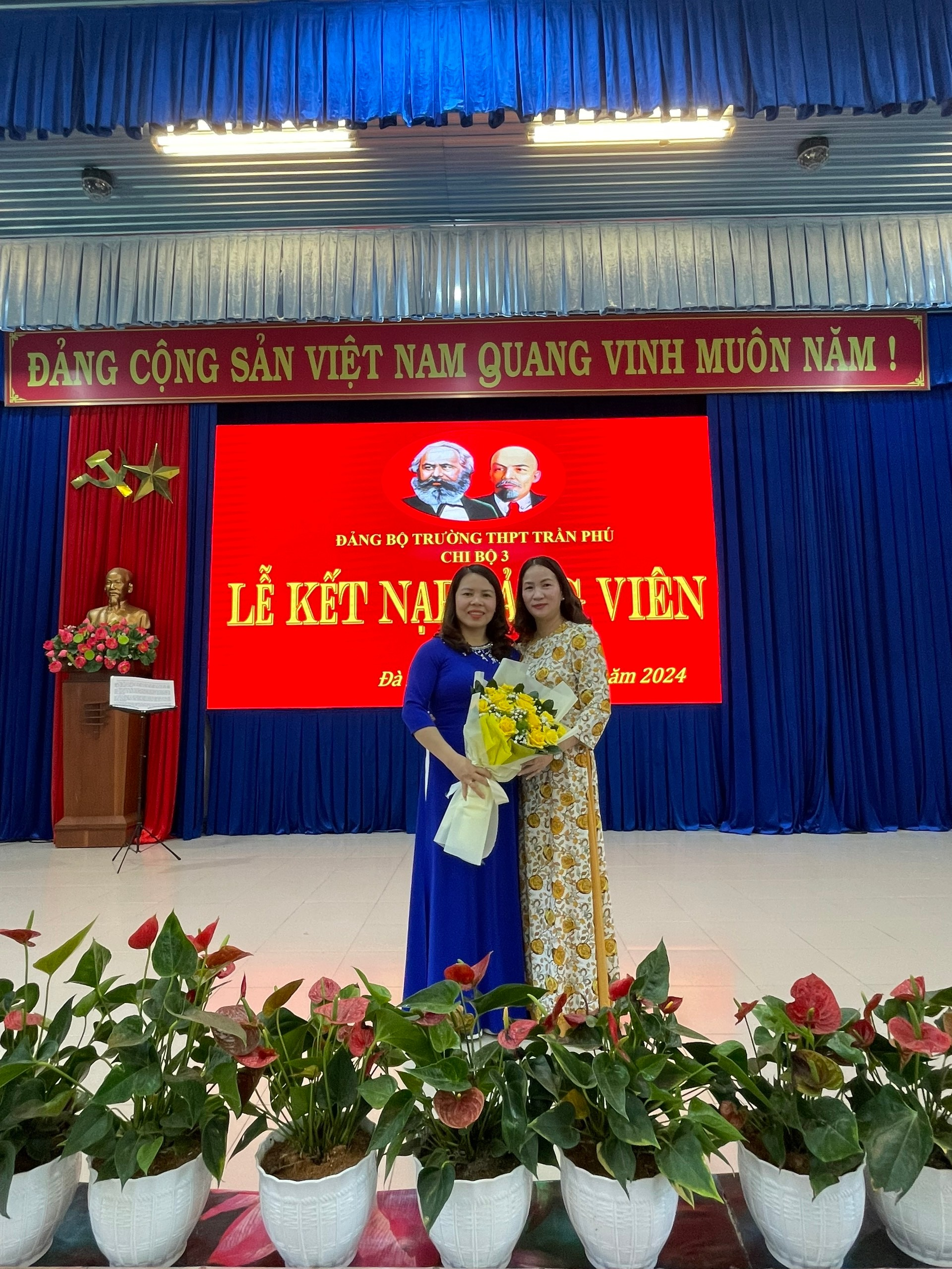 CÔNG ĐOÀN TRƯỜNG THPT TRẦN PHÚ GIỚI THIỆU ĐOÀN VIÊN CÔNG ĐOÀN ƯU TÚ CHO CHI BỘ 3 KẾT NẠP ĐẢNG VIÊN MỚI NĂM 2024