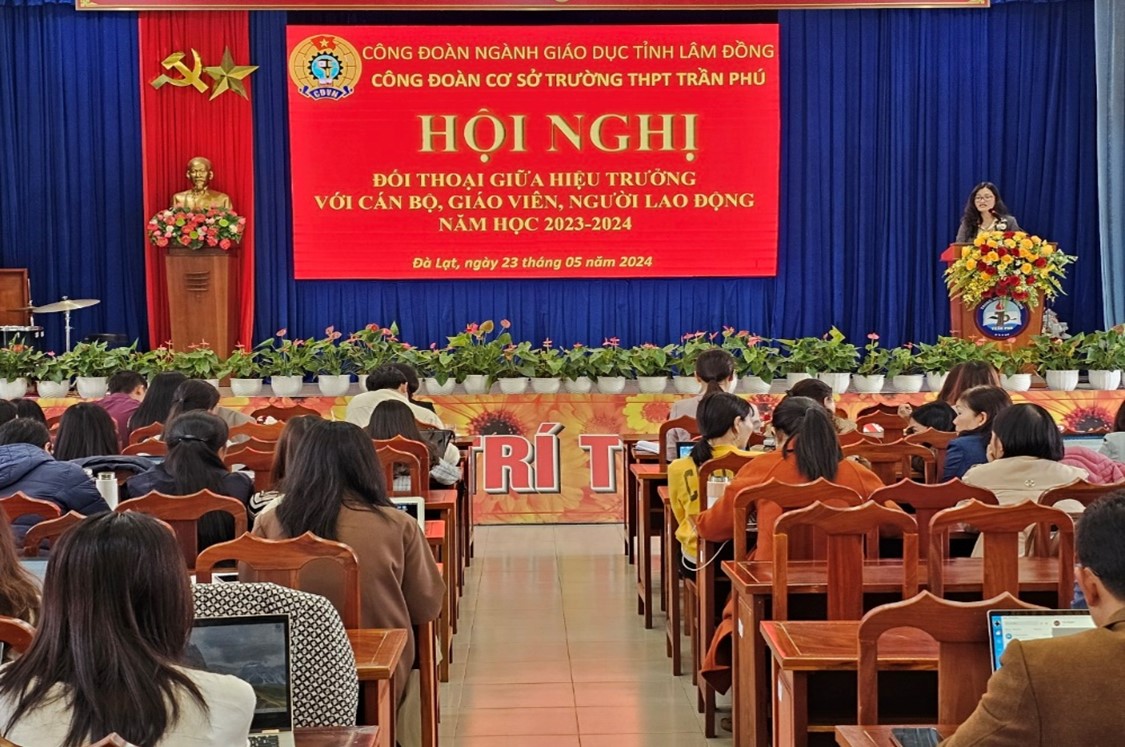 CÔNG ĐOÀN TRƯỜNG THPT TRẦN PHÚ TỔ CHỨC HỘI NGHỊ ĐỐI THOẠI GIỮA HIỆU TRƯỞNG VỚI CÁN BỘ, GIÁO VIÊN, NGƯỜI LAO ĐỘNG