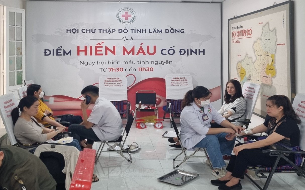 CÔNG ĐOÀN TRƯỜNG THPT TRẦN PHÚ TÍCH CỰC THAM GIA HOẠT ĐỘNG HIẾN MÁU TÌNH NGUYỆN