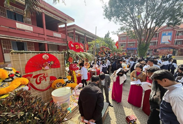 RỘN RÀNG CÁC HOẠT ĐỘNG MỪNG ĐẢNG - MỪNG XUÂN ẤT TỴ 2025 TẠI TRƯỜNG THPT LỘC PHÁT