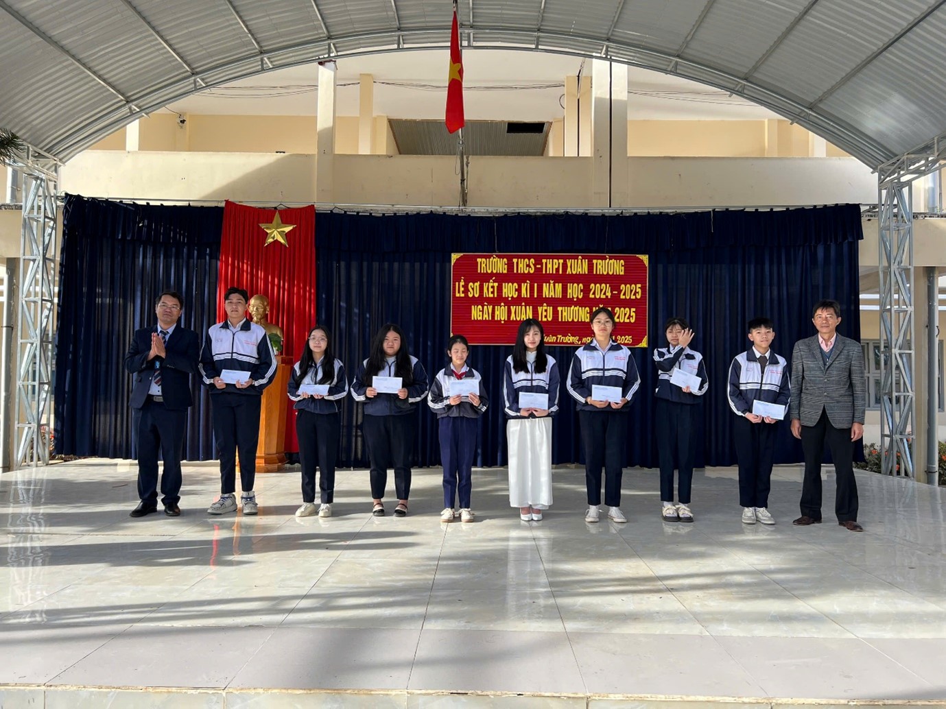 TRƯỜNG THCS & THPT XUÂN TRƯỜNG SƠ KẾT HỌC KỲ I VÀ TỔ CHỨC NGÀY HỘI “XUÂN YÊU THƯƠNG”