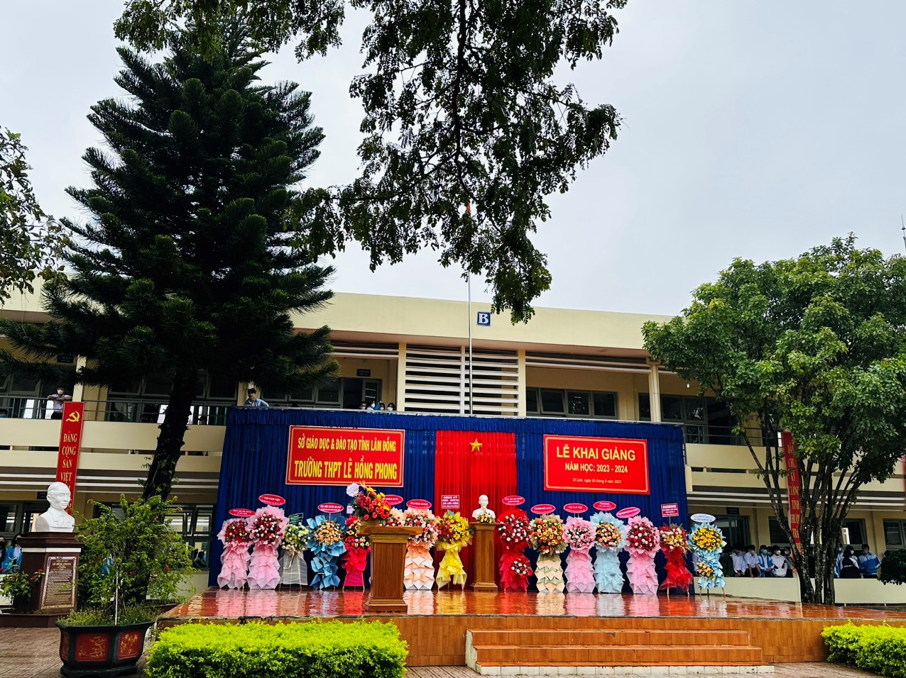 TRƯỜNG THPT LÊ HỒNG PHONG  HÂN HOAN ĐÓN CHÀO NĂM HỌC MỚI