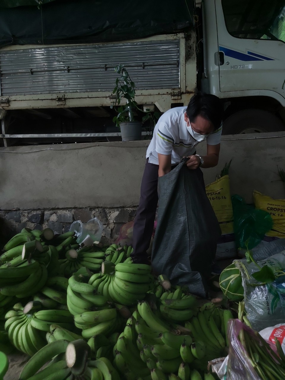 NỤ CƯỜITRÊN NHỮNG GIỌT MỒ HÔI ! TIẾP SỨC THÀNH PHỐ MANG TÊN BÁC.